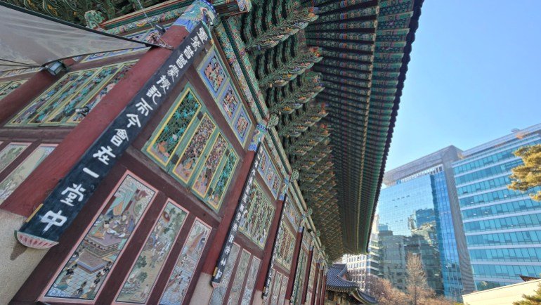 The temple of Guga in the soul was founded in 1910 and is famous for its traditional character and its distinctive decorations