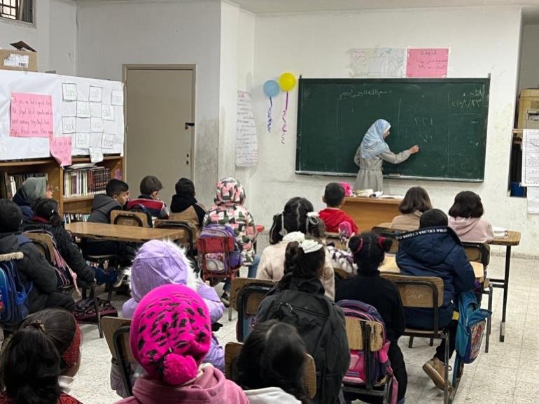 2- Students student in a survival class from Israeli bombings at the Al-Nasr school, west of Gaza City